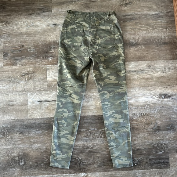 American Eagle Jeans - Picture 2 of 4